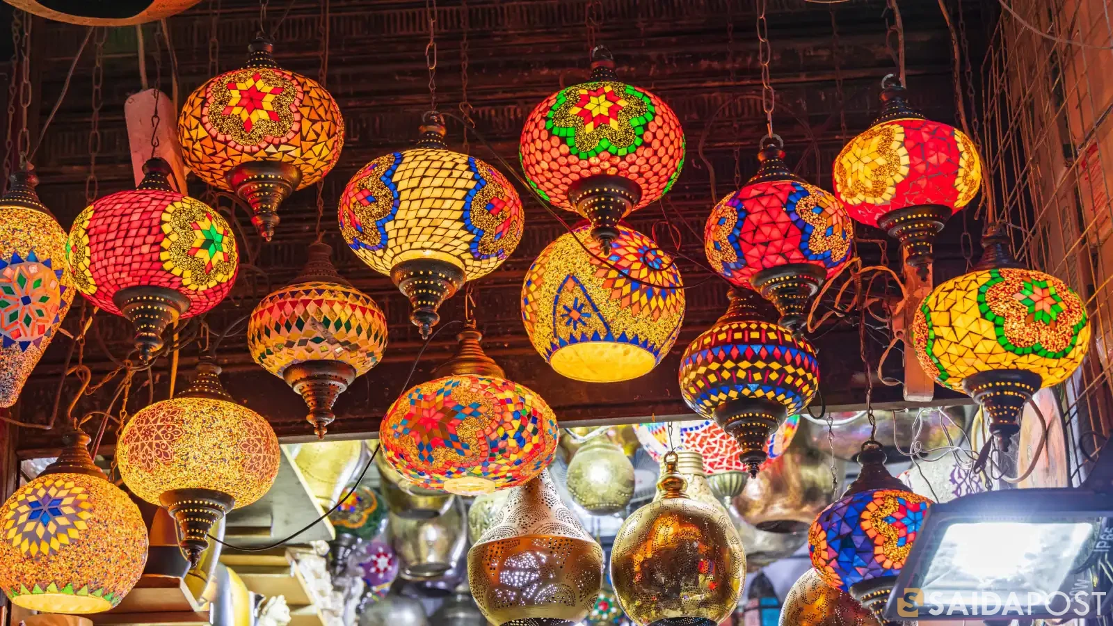 القاهرة في رمضان سحر الفوانيس والأحياء التاريخية