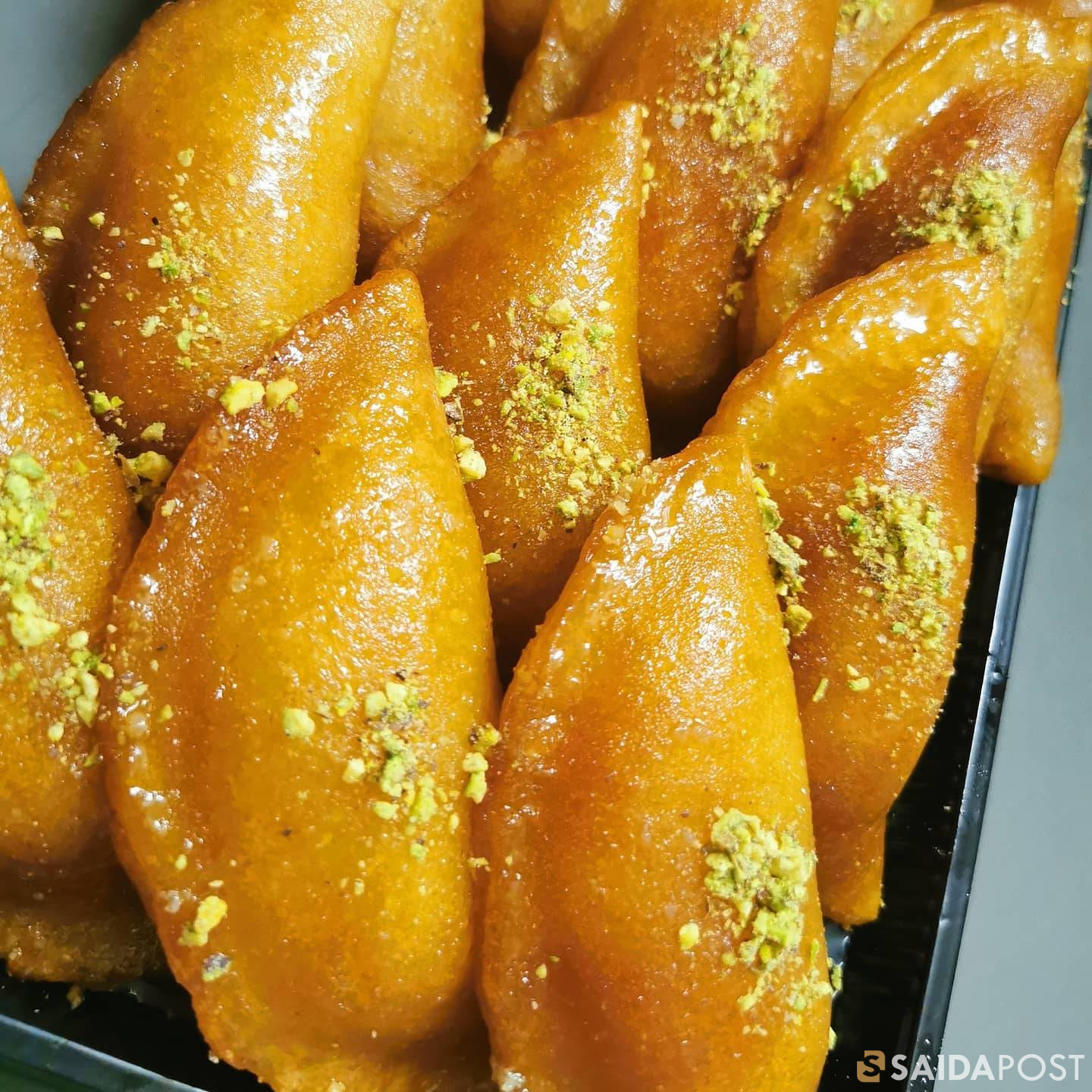 لـ«القطايف المقلية» رونقها في صيدا